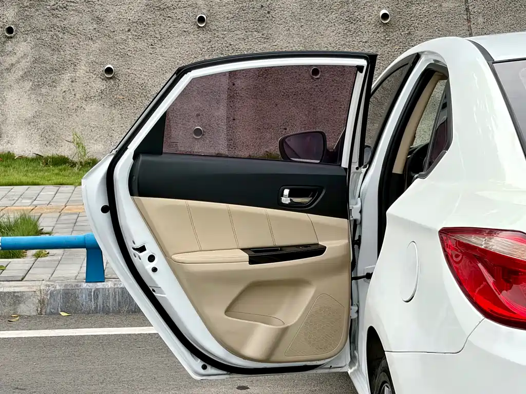 Changan Eado 2016 — фото 22