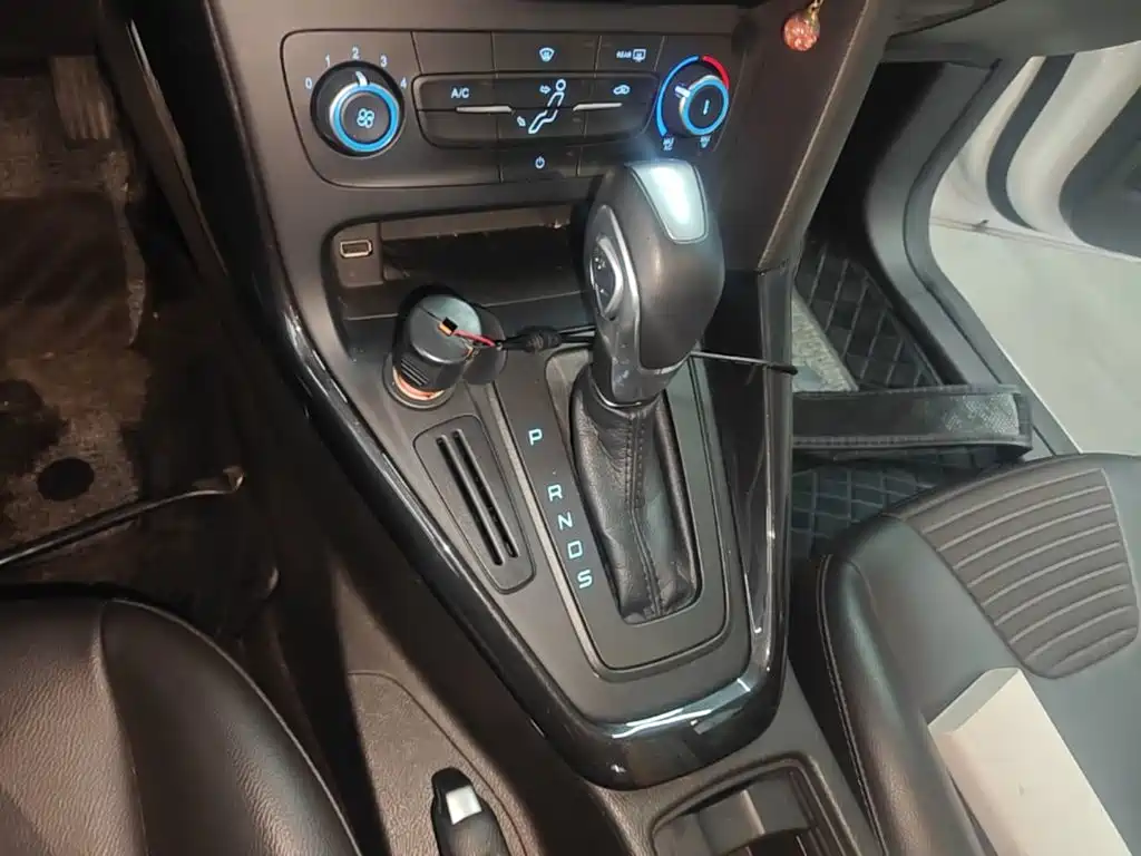 Ford Focus 2019 — фото 14