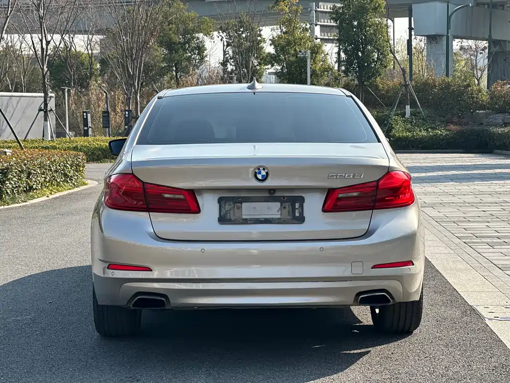 BMW 5 Series 2018 — фото 5