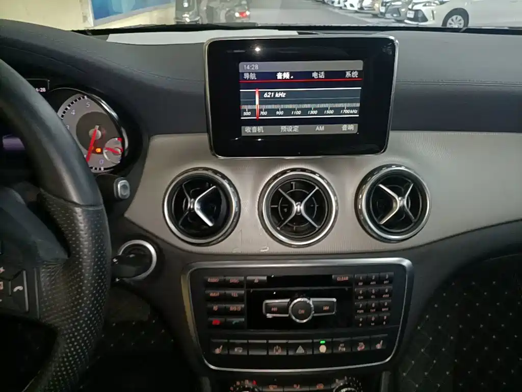 Mercedes-Benz GLA 2015 — фото 13