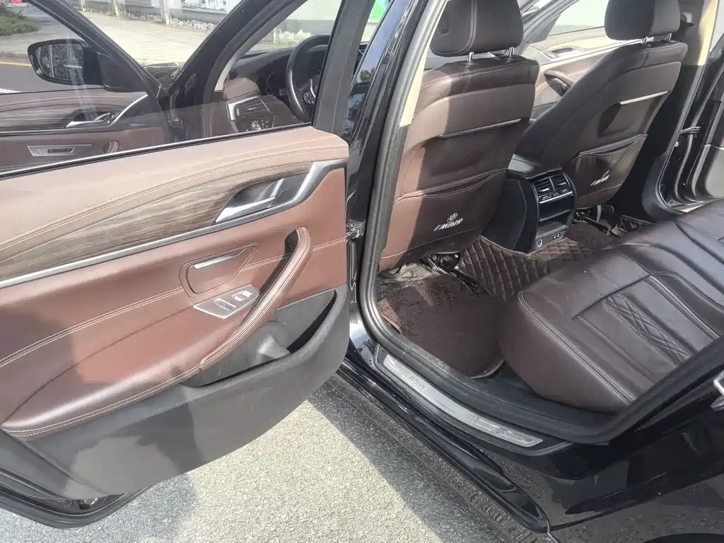 BMW 5 Series New Energy 2020 — фото 15