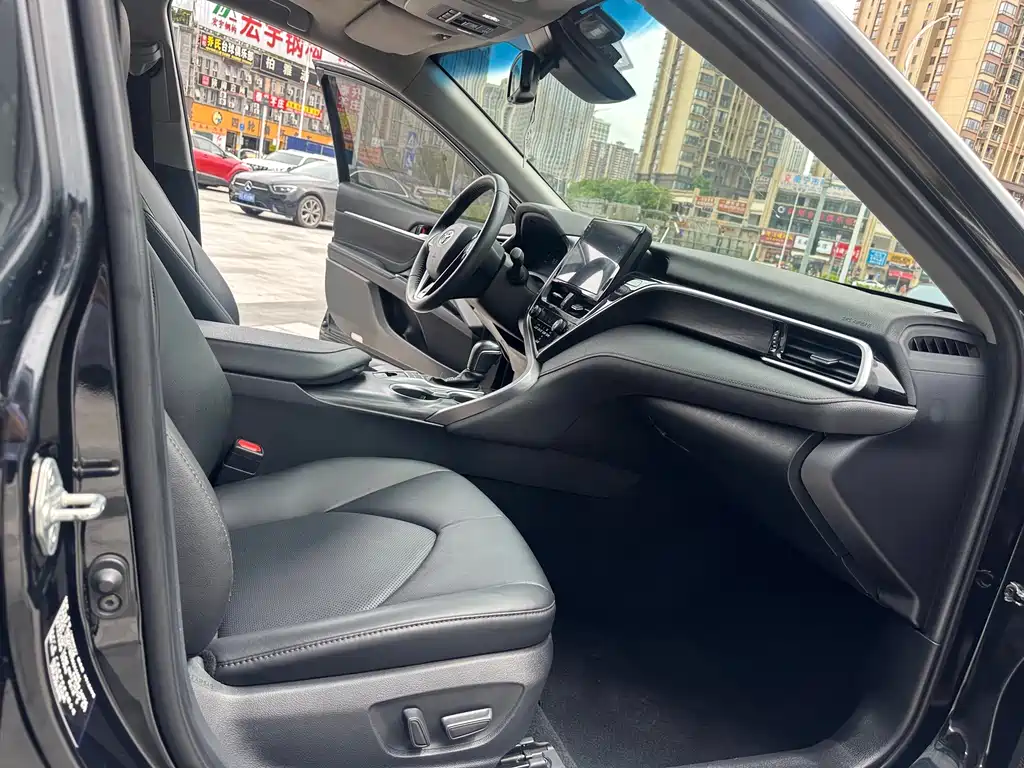 Toyota Camry 2022 — фото 13