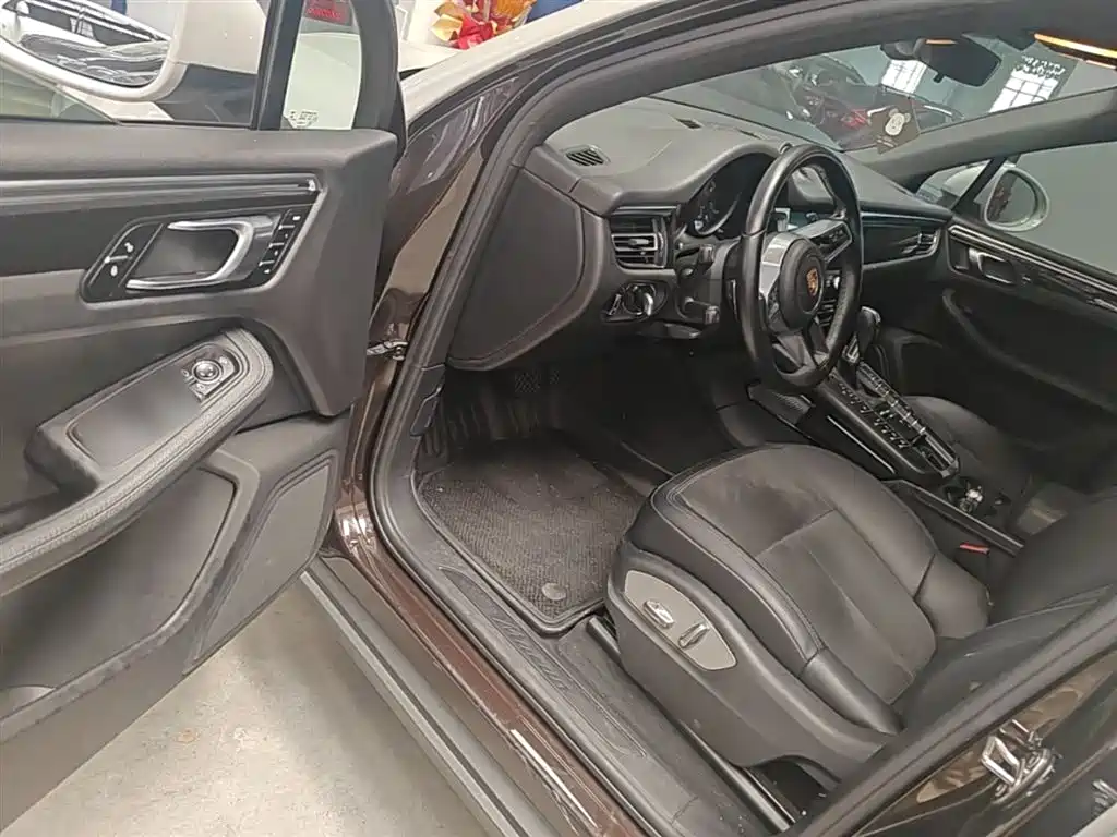 Porsche Macan 2020 — фото 16