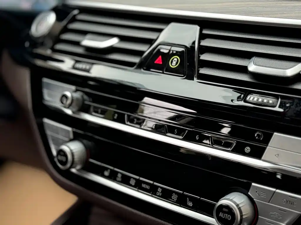 BMW 5 Series New Energy 2020 — фото 25