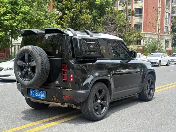 Land Rover Defender 2021