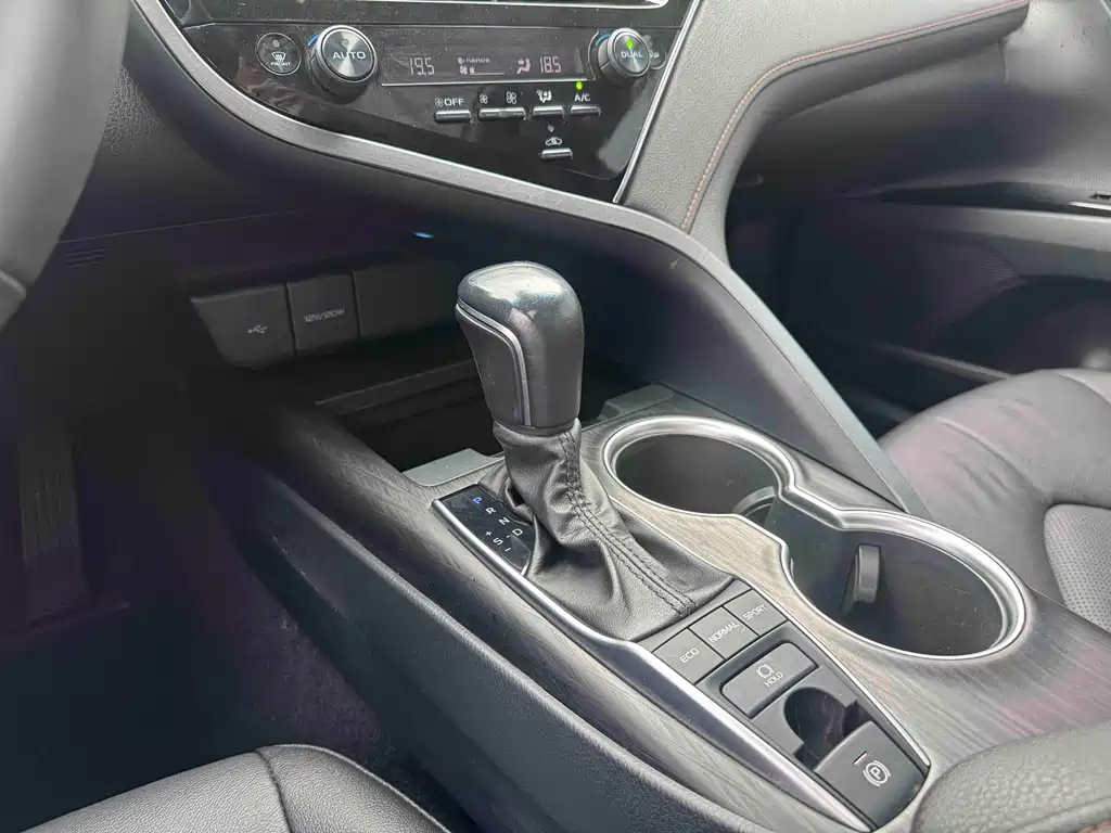 Toyota Camry 2021 — фото 23
