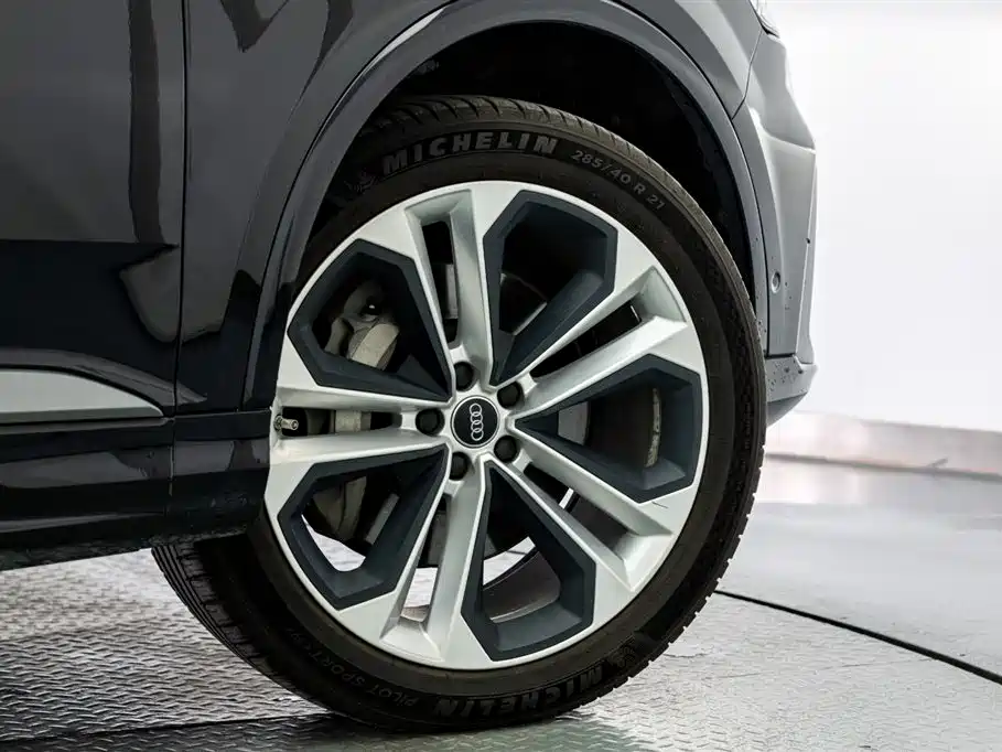 Audi Q7 2020 — фото 21