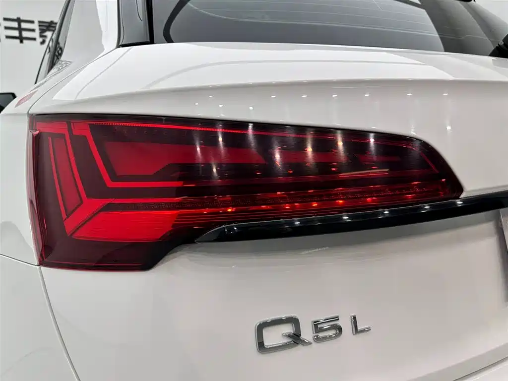 Audi Q5L 2023 — фото 28