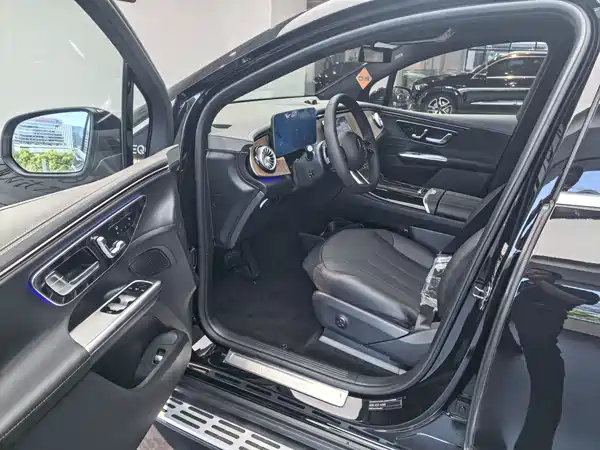 Mercedes-Benz EQE SUV 2025
