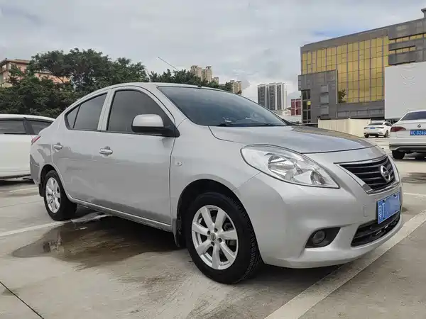Nissan Sunny 2012