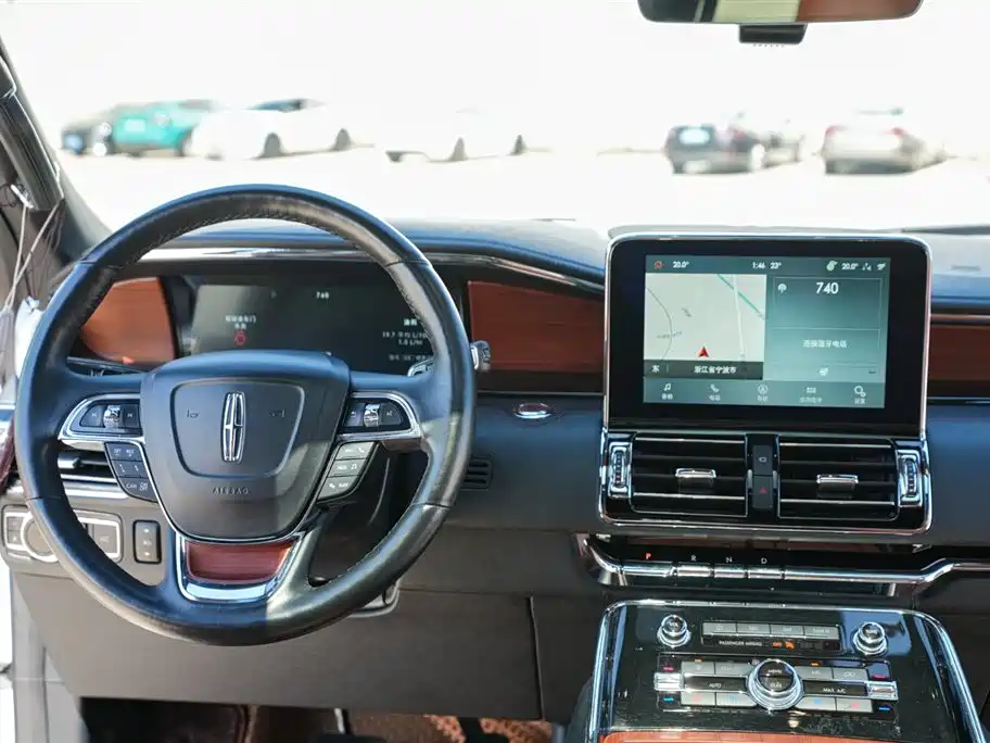 Lincoln Navigator 2021 — фото 16