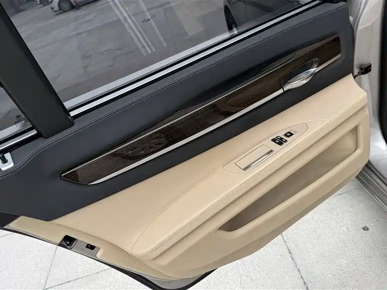 BMW 7 Series 2013 — фото 13