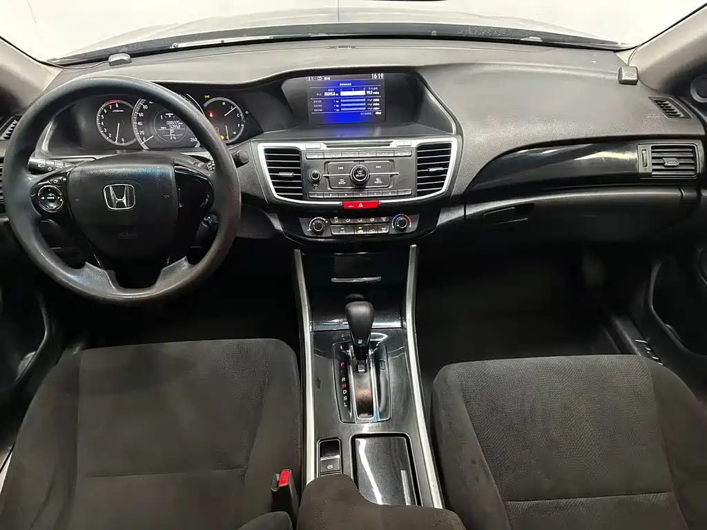 Honda Accord 2018 — фото 8