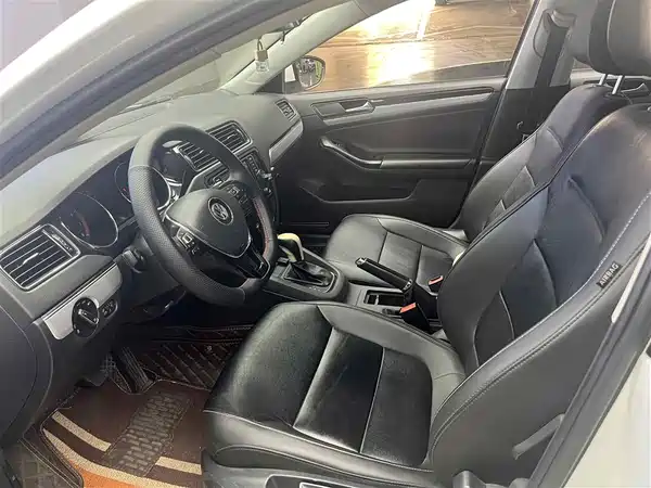 Volkswagen Sagitar 2018