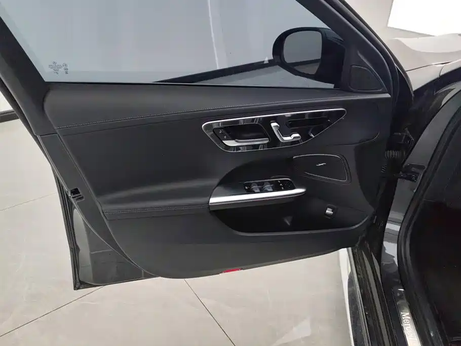 Mercedes-Benz C-Class 2024