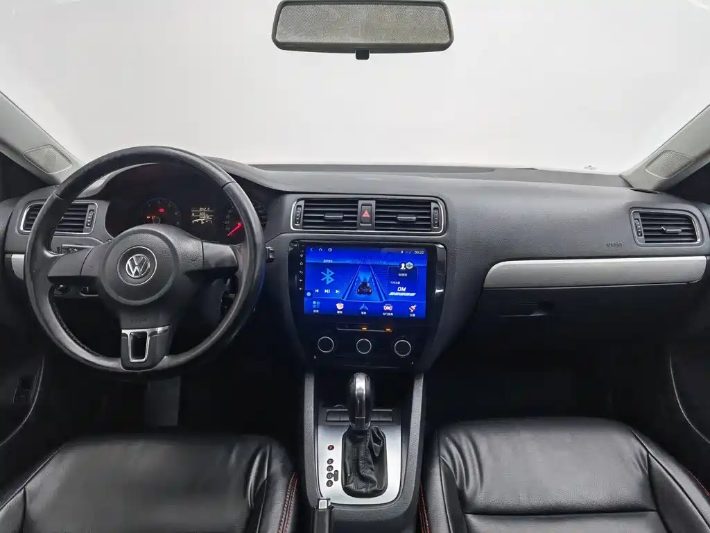 Volkswagen Sagitar 2015