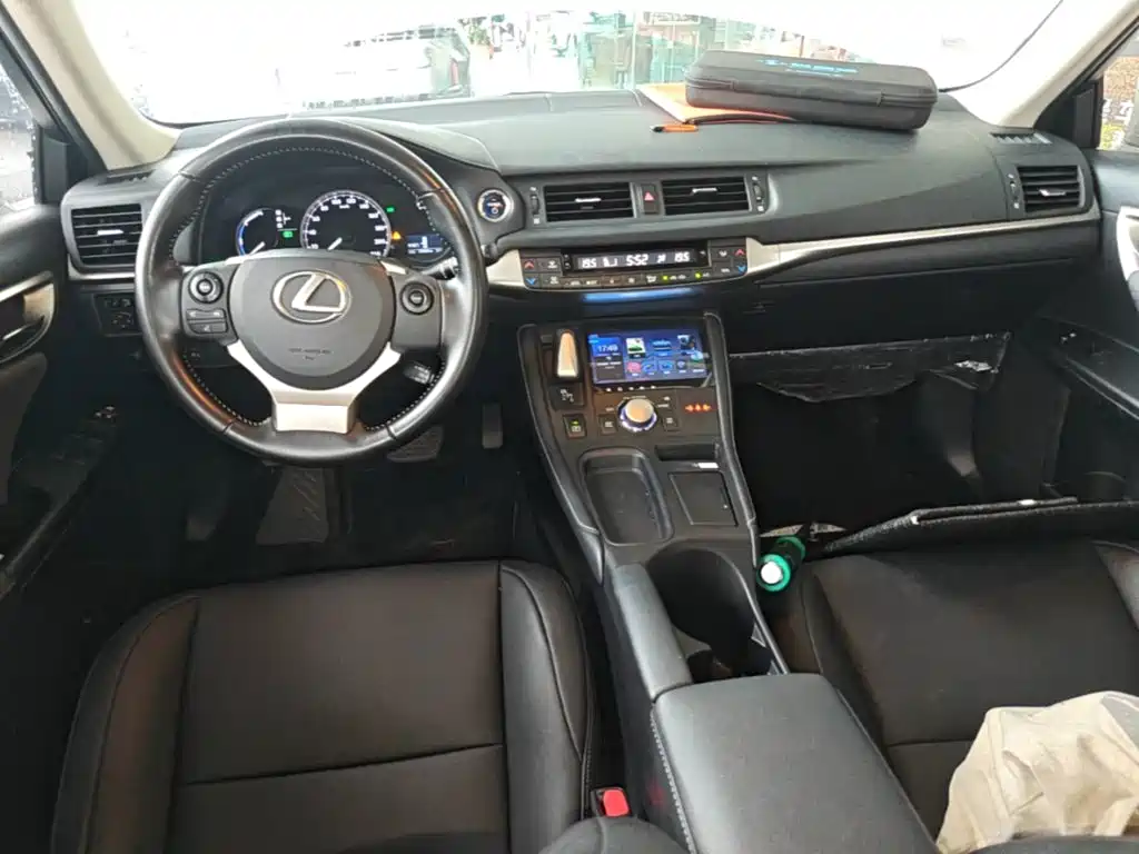 Lexus CT 2020 — фото 10