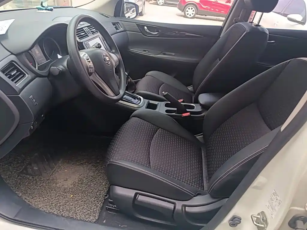 Nissan Tiida 2016 — фото 15