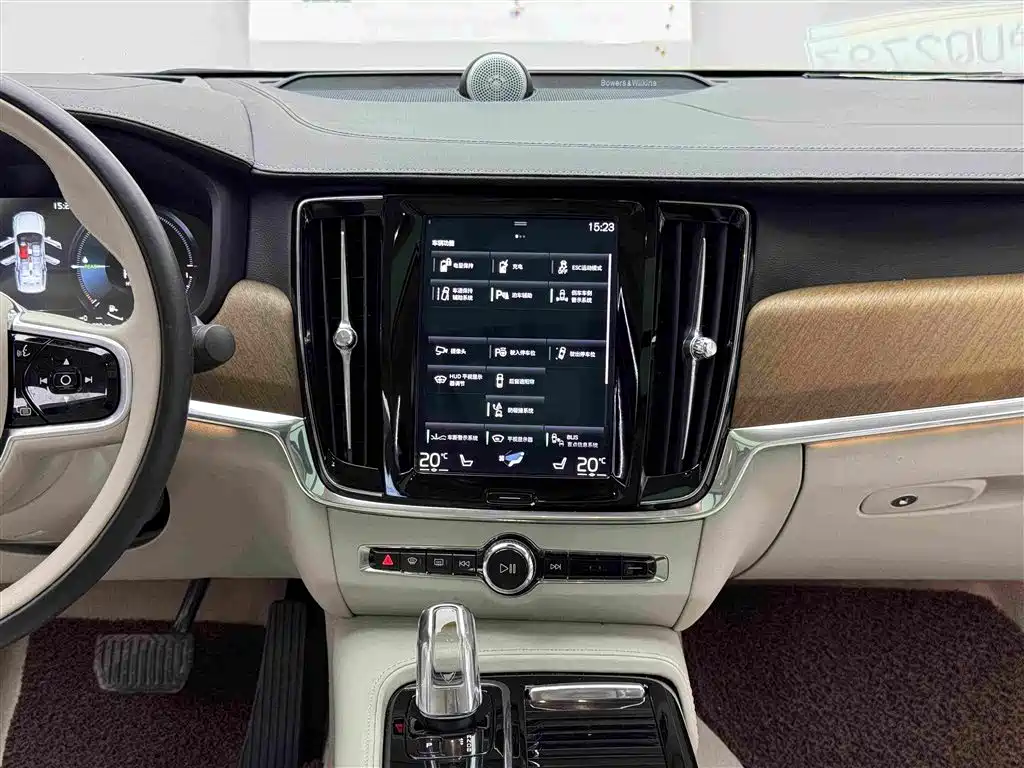 Volvo S90 Plug-In Hybrid 2018 — фото 14