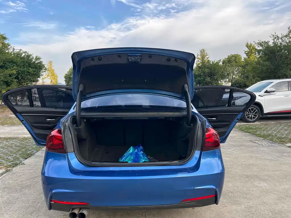 BMW 3 Series 2017 — фото 17