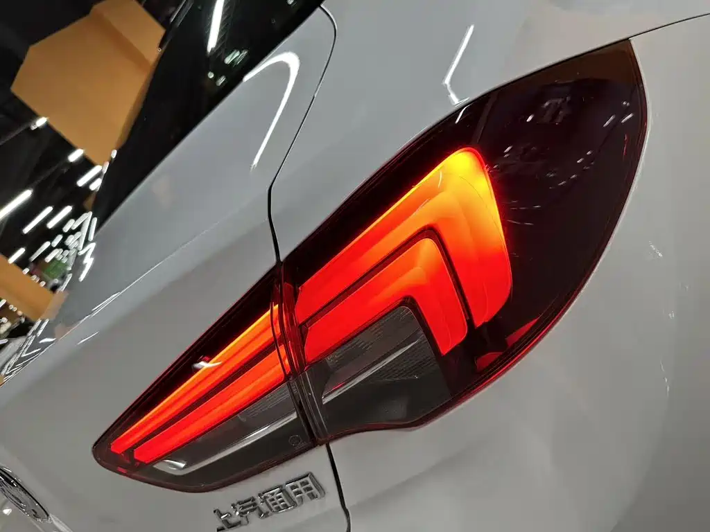 Buick Regal 2020 — фото 12