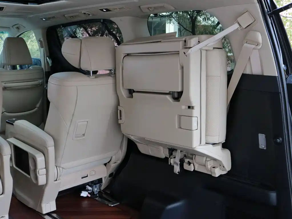 Toyota Alphard 2023 — фото 9