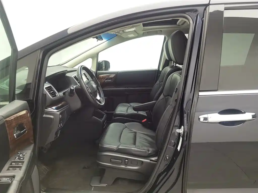 Honda Odyssey 2015 — фото 10