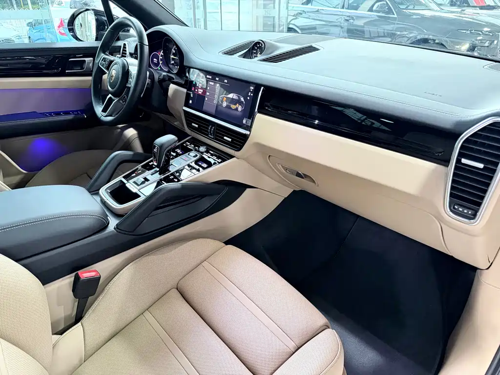 Porsche Cayenne Hybrid 2022 — фото 16