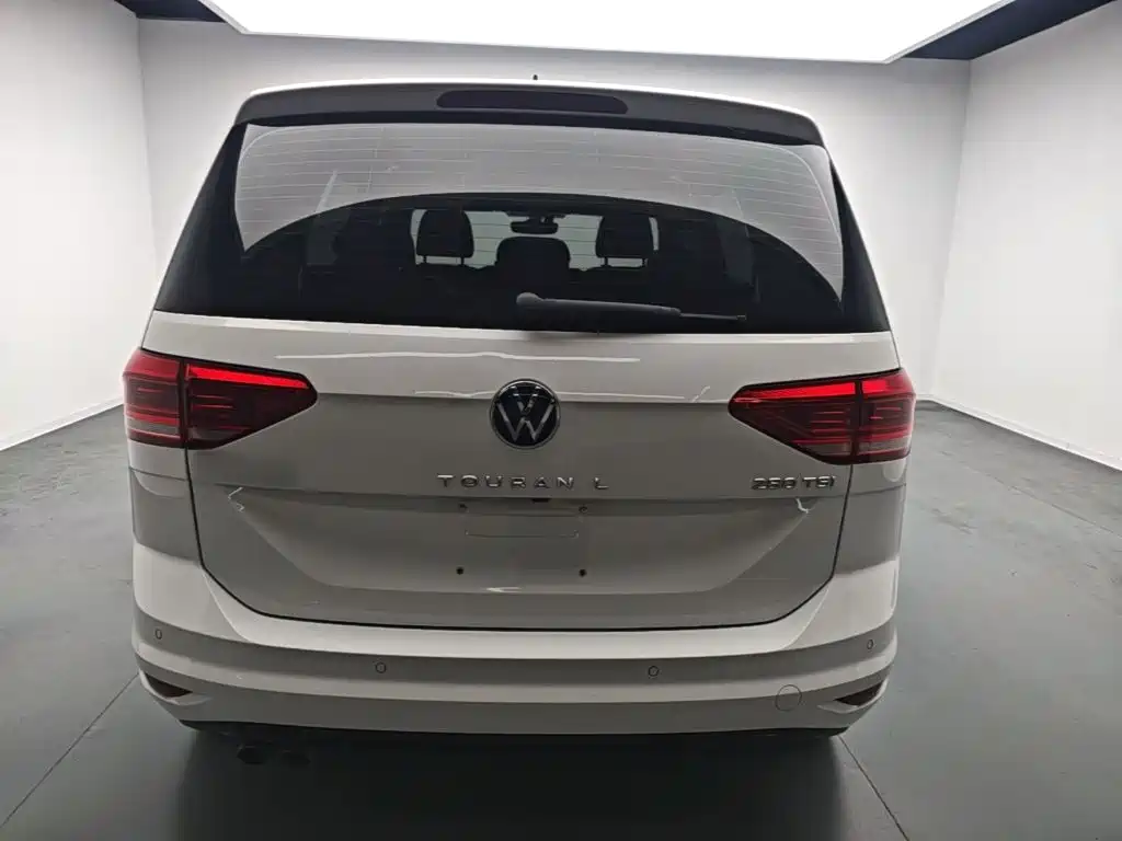 Volkswagen Touran 2022 — фото 6
