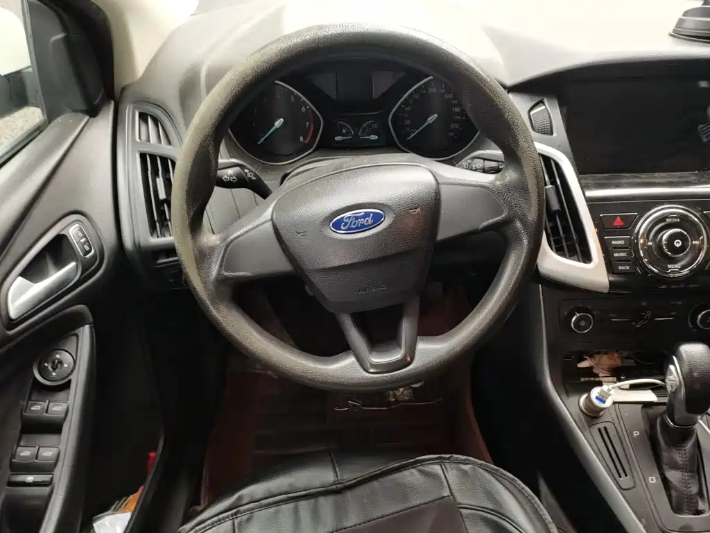 Ford Focus 2015 — фото 3