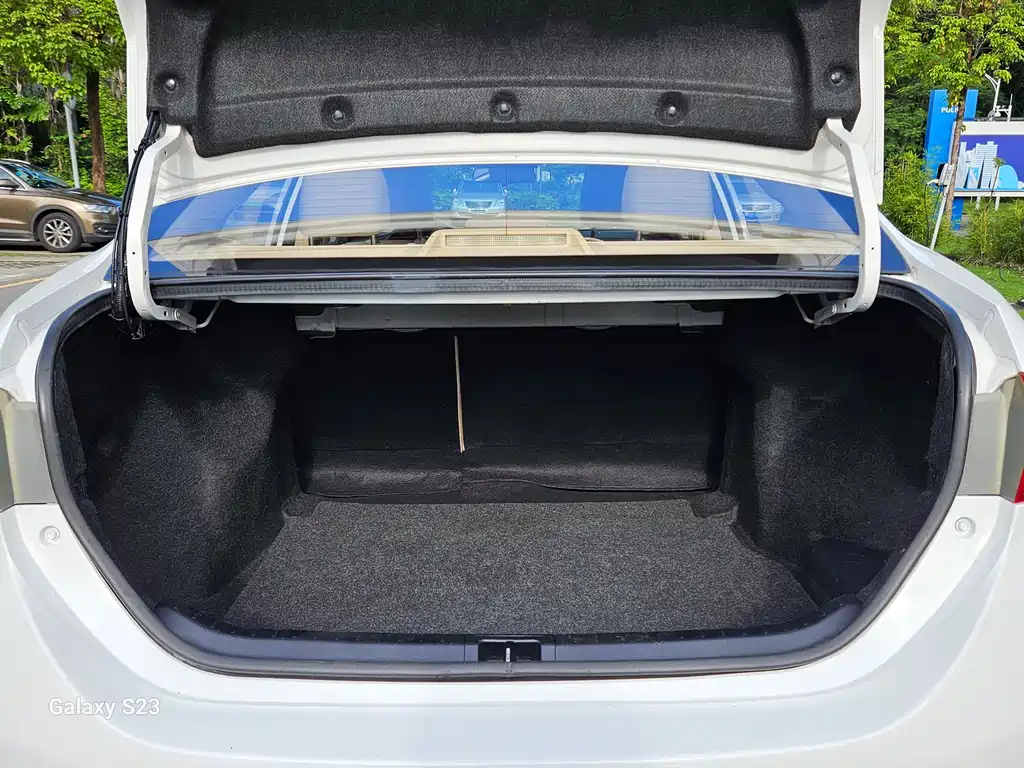 Toyota Corolla 2015 — фото 14