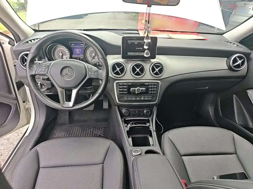Mercedes-Benz GLA 2016 — фото 10