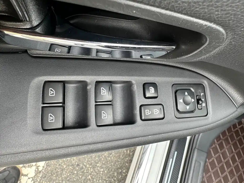 Mitsubishi Outlander 2021 — фото 10
