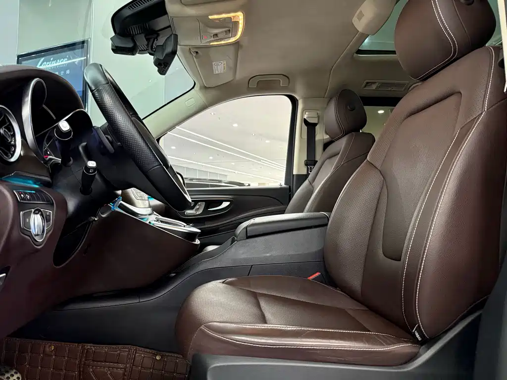 Mercedes-Benz V-Class 2022 — фото 13