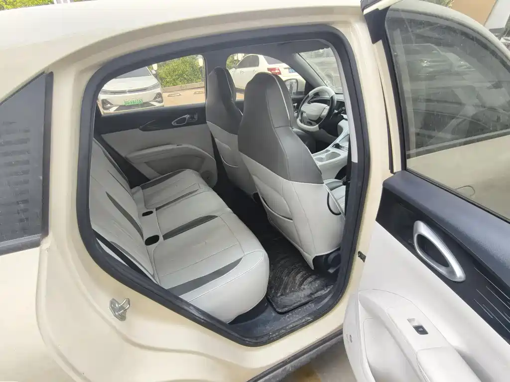 Geely Galaxy Starwish 2025 — фото 12