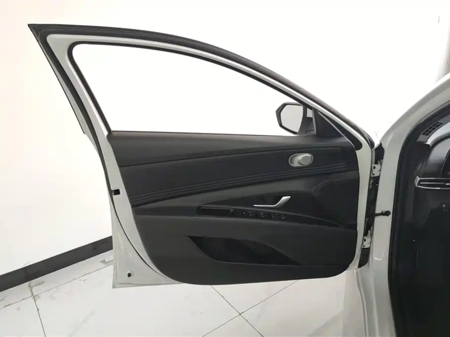 Hyundai Elantra 2023 — фото 7