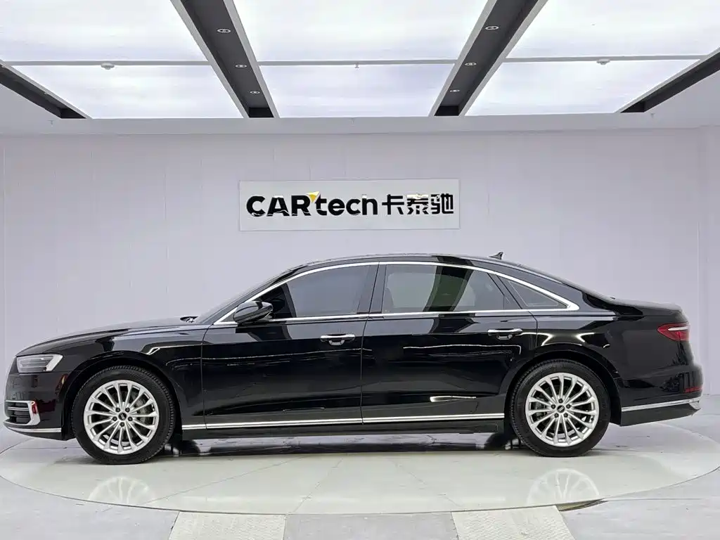 Audi A8 2021 — фото 8