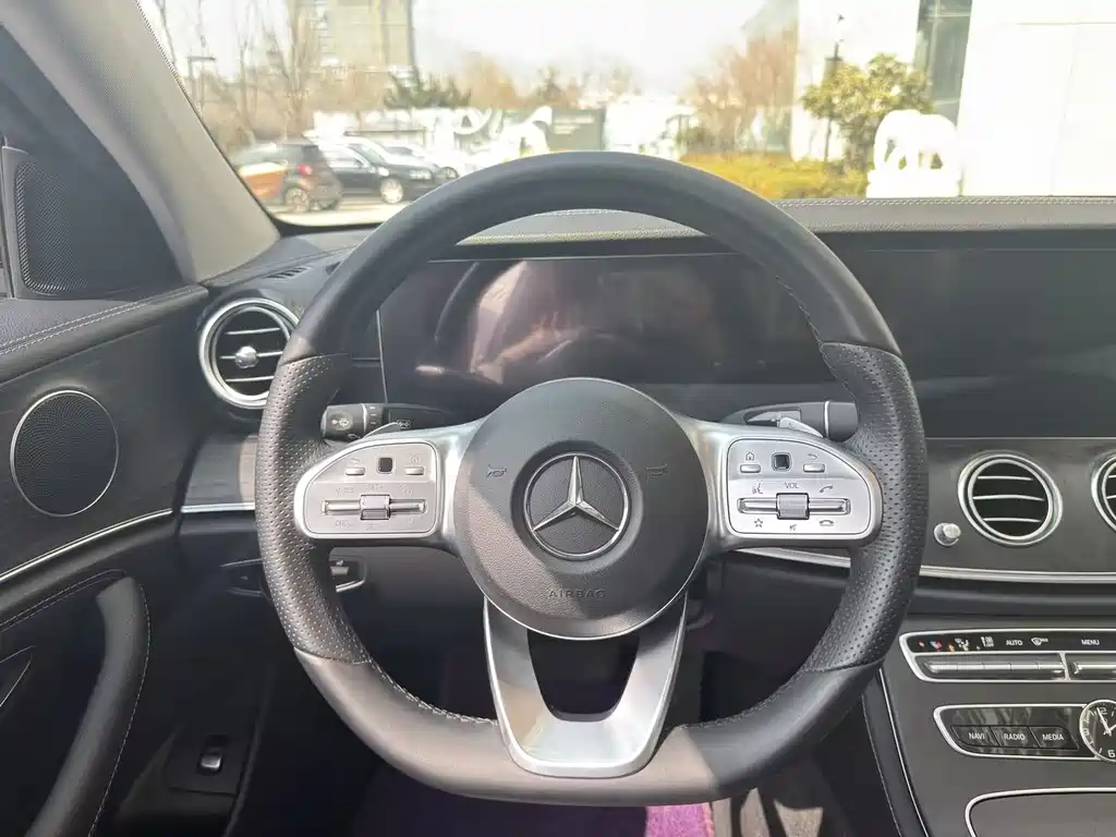 Mercedes-Benz E-Class 2019 — фото 13