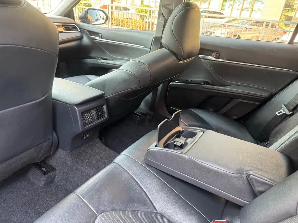 Toyota Camry 2020 — фото 12