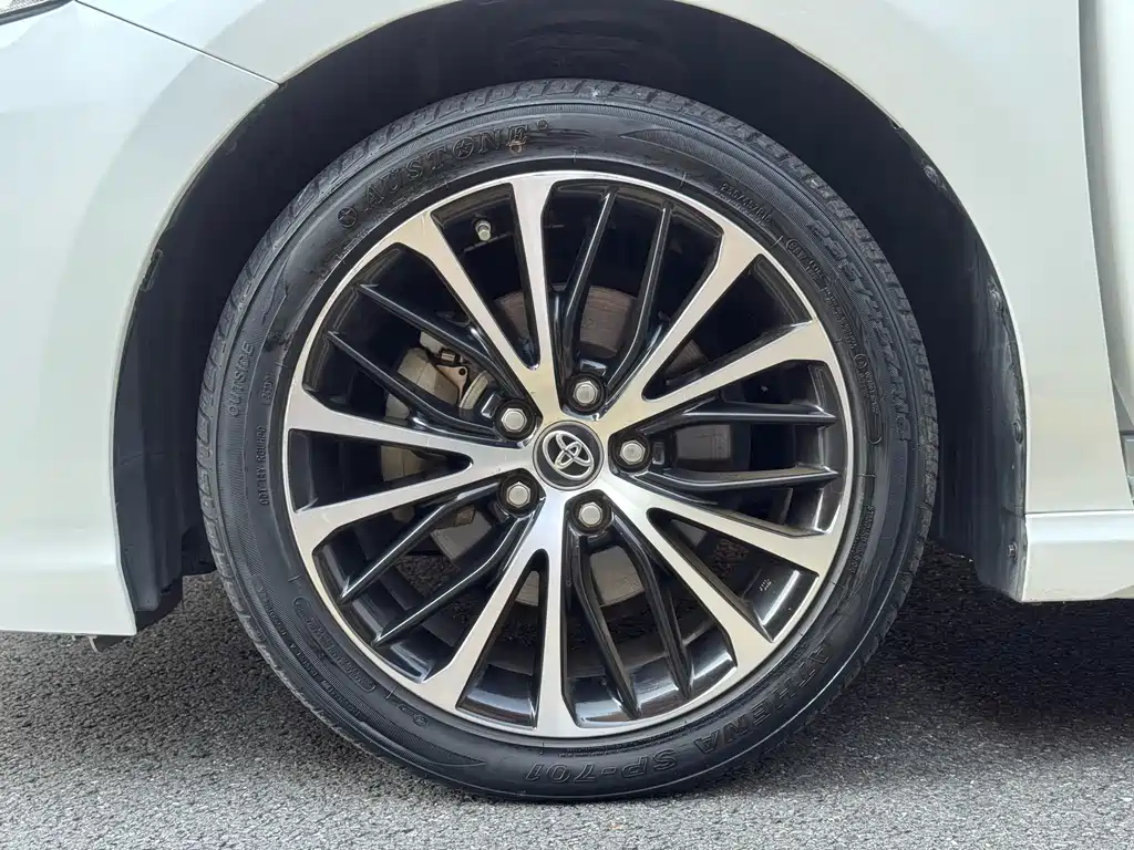 Toyota Camry 2020 — фото 23