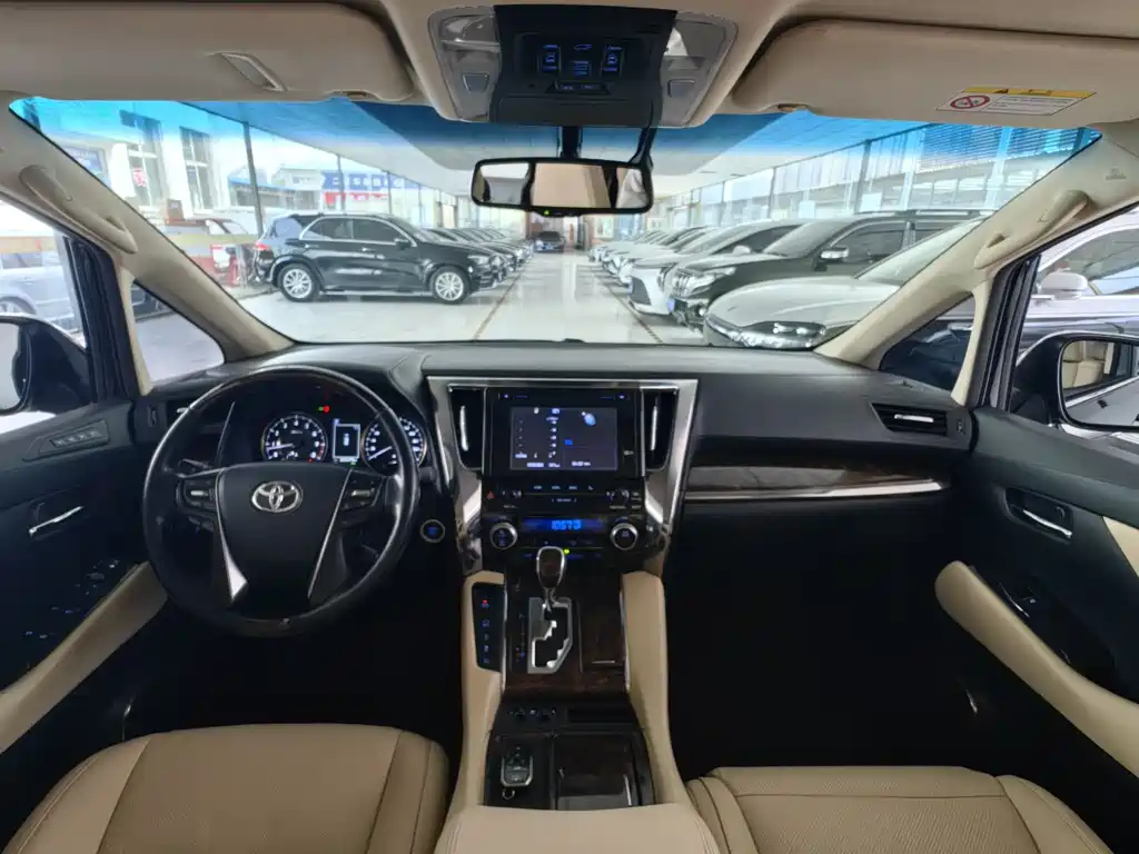 Toyota Alphard 2018 — фото 10