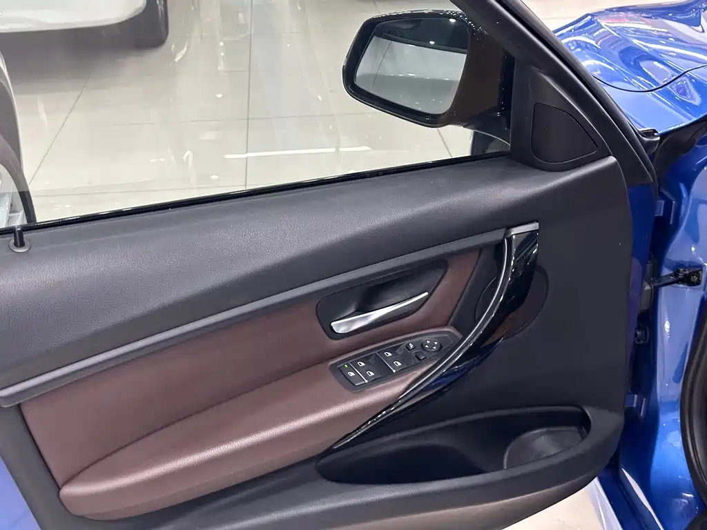 BMW 3 Series 2019 — фото 12