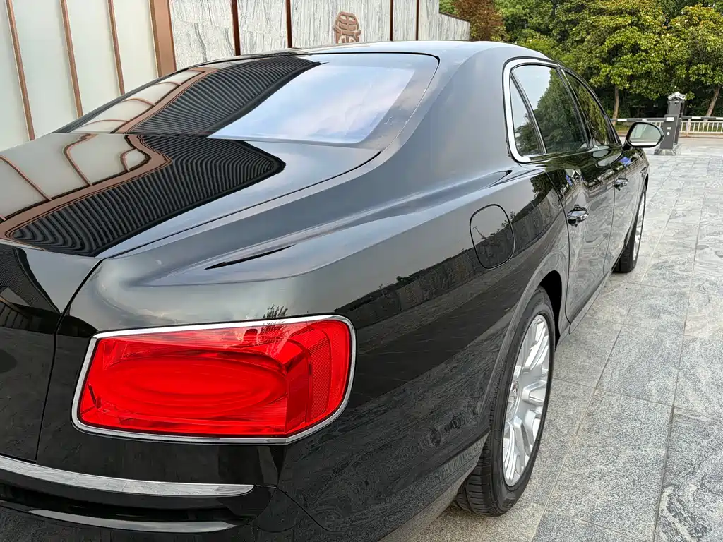 Bentley Flying Spur 2014 — фото 10