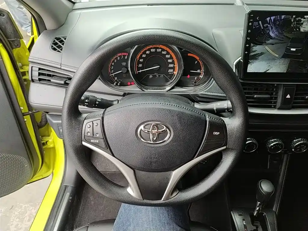 Toyota Yaris L 2022 — фото 11