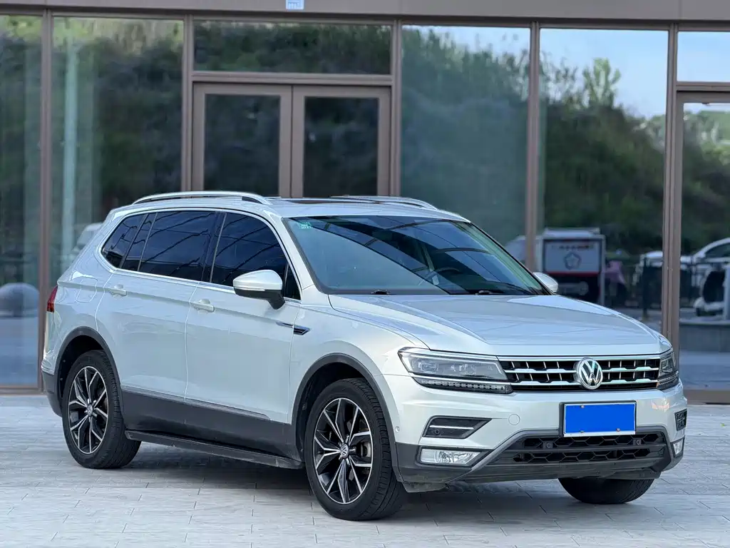 Volkswagen Tiguan L 2017 — фото 3
