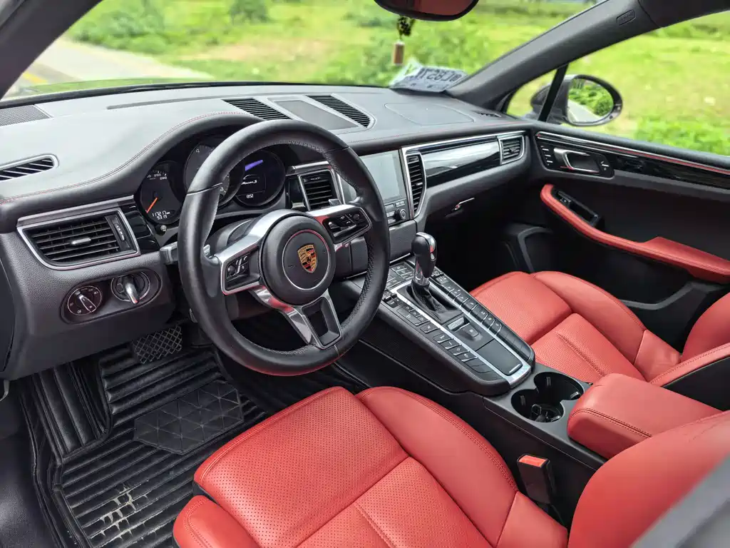 Porsche Macan 2018 — фото 13