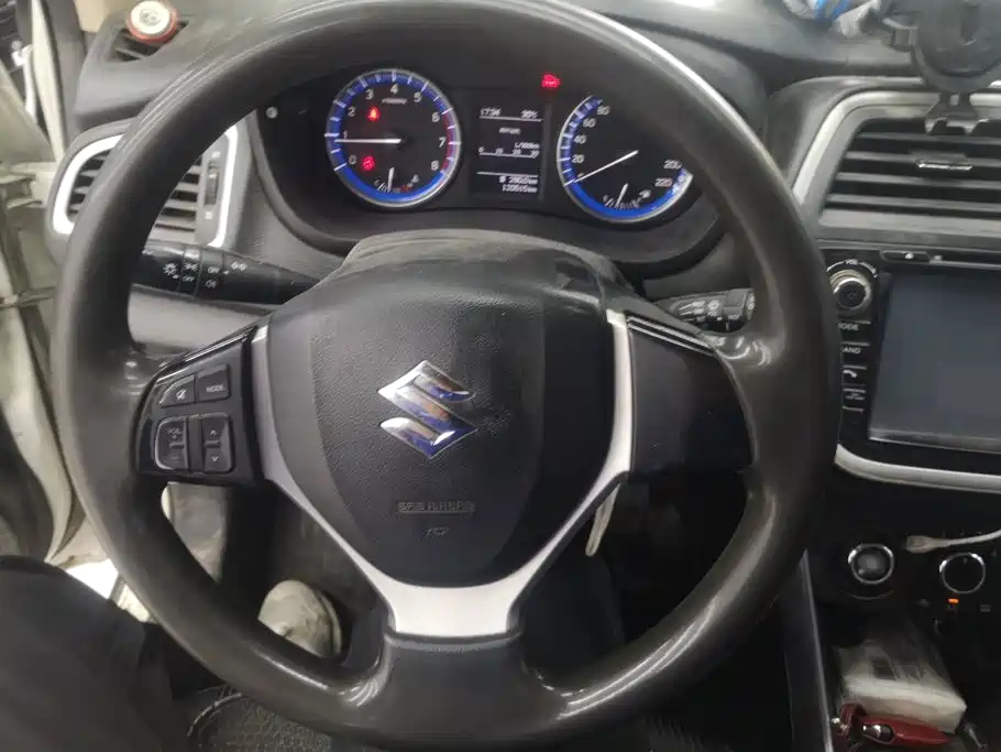 Suzuki S-Cross 2015 — фото 14