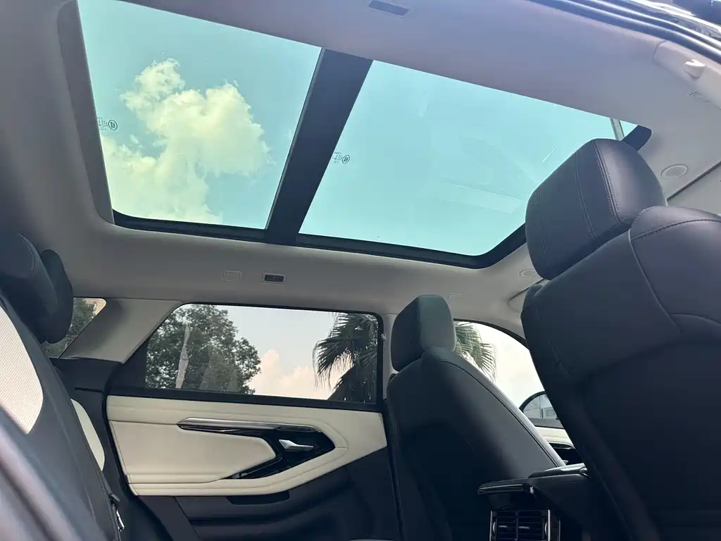 Land Rover Range Rover Evoque 2023 — фото 19