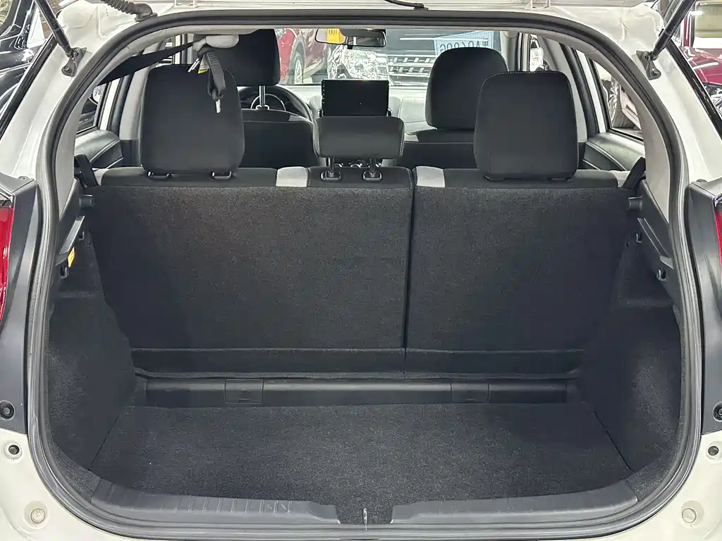 Toyota Yaris L 2022 — фото 13