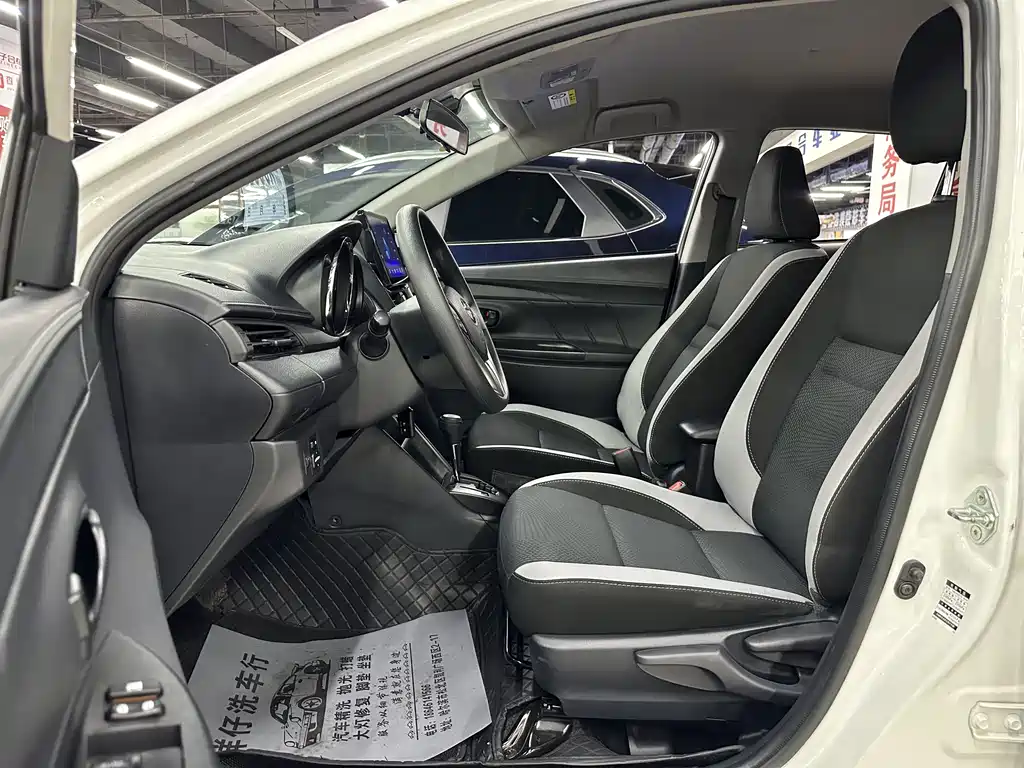 Toyota Yaris L 2022 — фото 21
